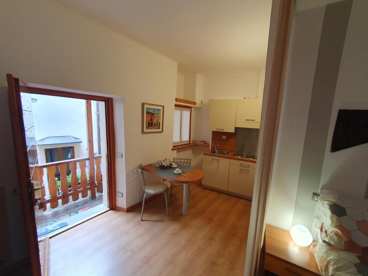 Appartamenti Vacanze E Camere Roccetta Fiorita Pettenasco Bilik gambar