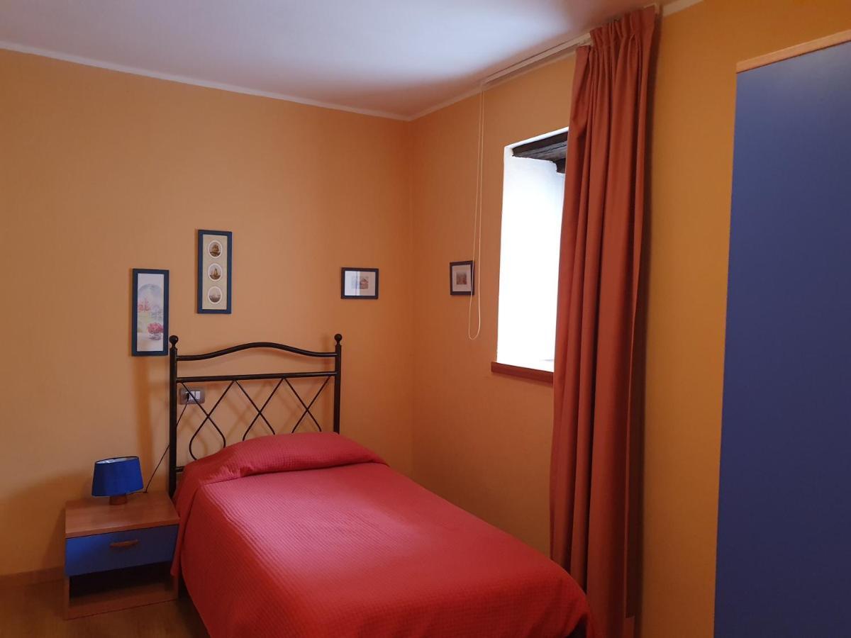 Appartamenti Vacanze E Camere Roccetta Fiorita Pettenasco Bilik gambar