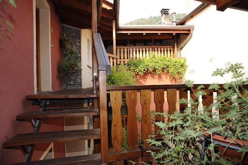 Appartamenti Vacanze E Camere Roccetta Fiorita Pettenasco Luaran gambar