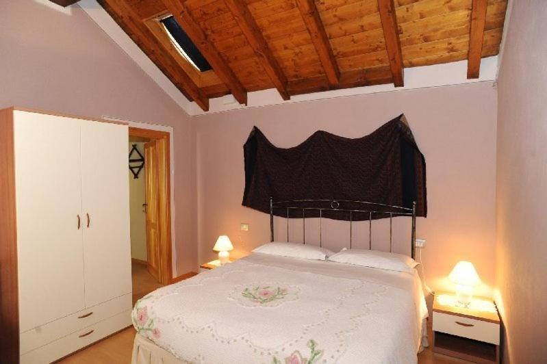 Appartamenti Vacanze E Camere Roccetta Fiorita Pettenasco Luaran gambar
