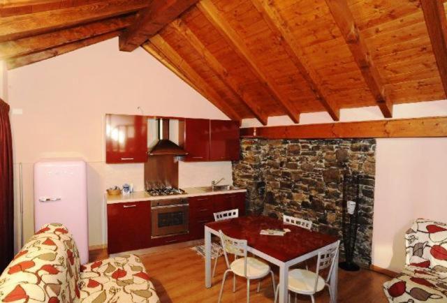 Appartamenti Vacanze E Camere Roccetta Fiorita Pettenasco Luaran gambar
