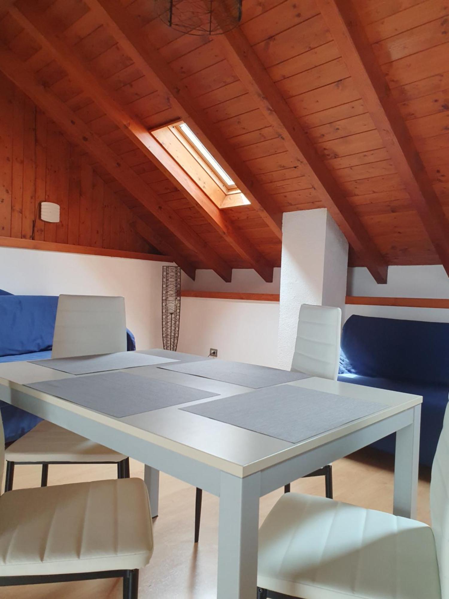 Appartamenti Vacanze E Camere Roccetta Fiorita Pettenasco Bilik gambar
