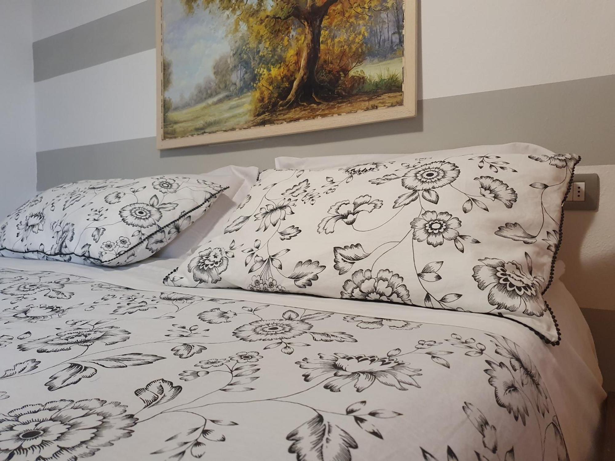 Appartamenti Vacanze E Camere Roccetta Fiorita Pettenasco Bilik gambar