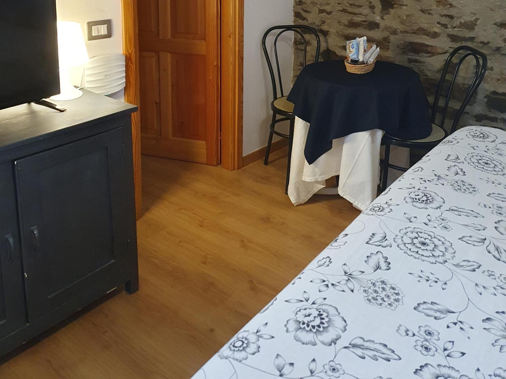 Appartamenti Vacanze E Camere Roccetta Fiorita Pettenasco Bilik gambar